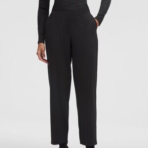 Lululemon Women’s Daydrift High Rise Tapered Trouser Short Black White Stripes L